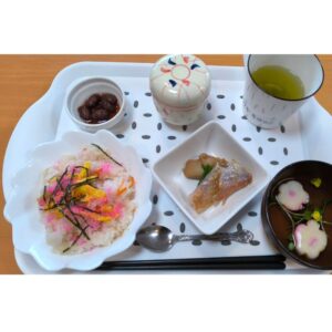 森の里グループホーム立花の「ひなまつり」の様子